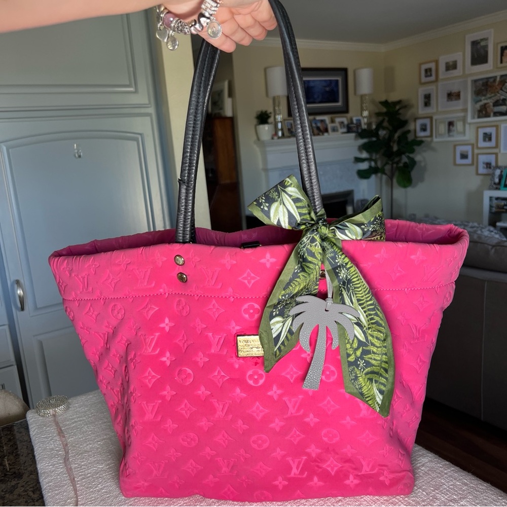 Authentic Louis Vuitton
Scuba Tote